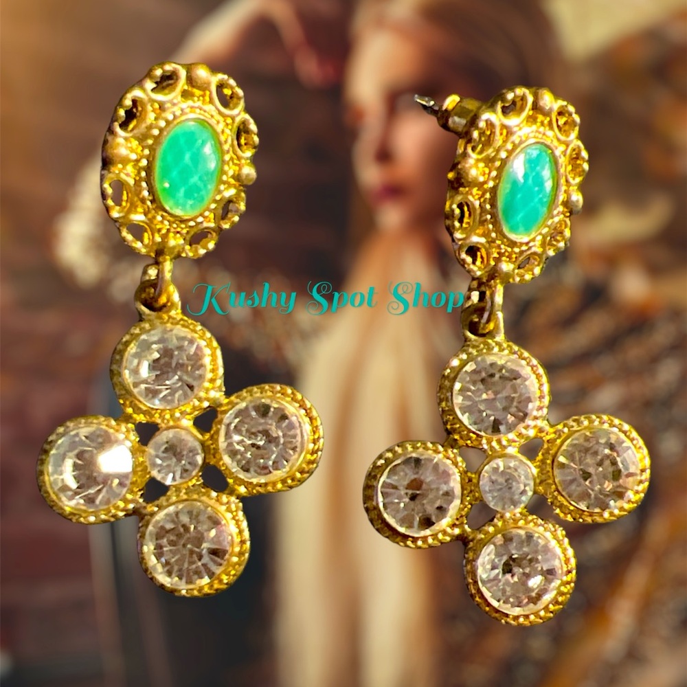 Vintage Rhinestone Chandelier Earrings in Goldtone ✨💙💚💎 Faux Turquoise ✨✨✨